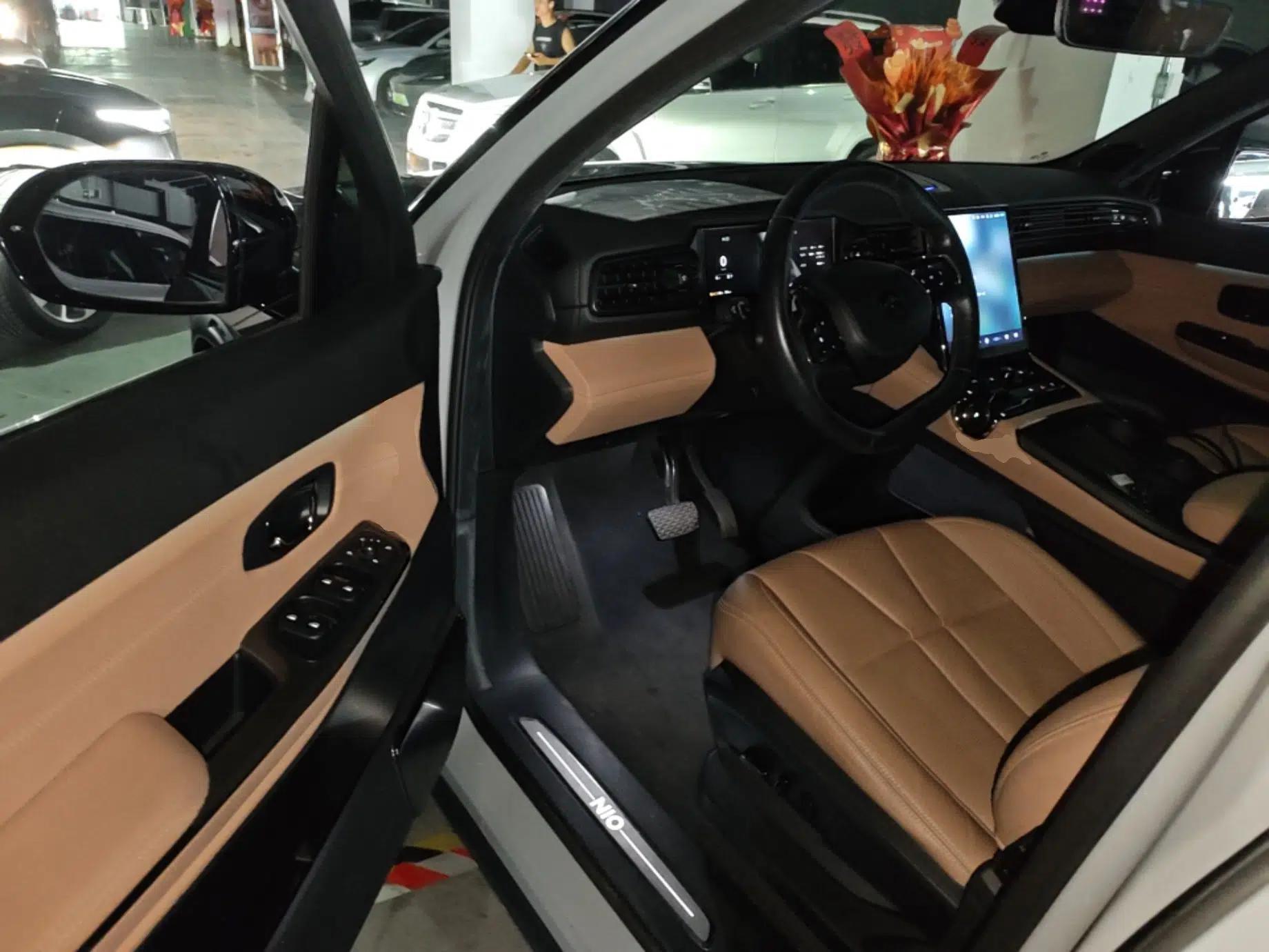 Nio ES8 2020 415 km Range 7-Seater Version — миниатюра 18