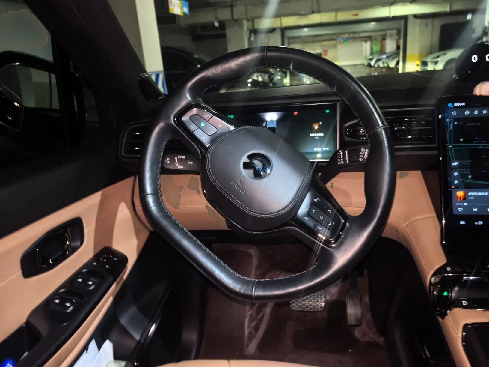 Nio ES8 2020 415 km Signature Edition 6-Seater Version — миниатюра 10