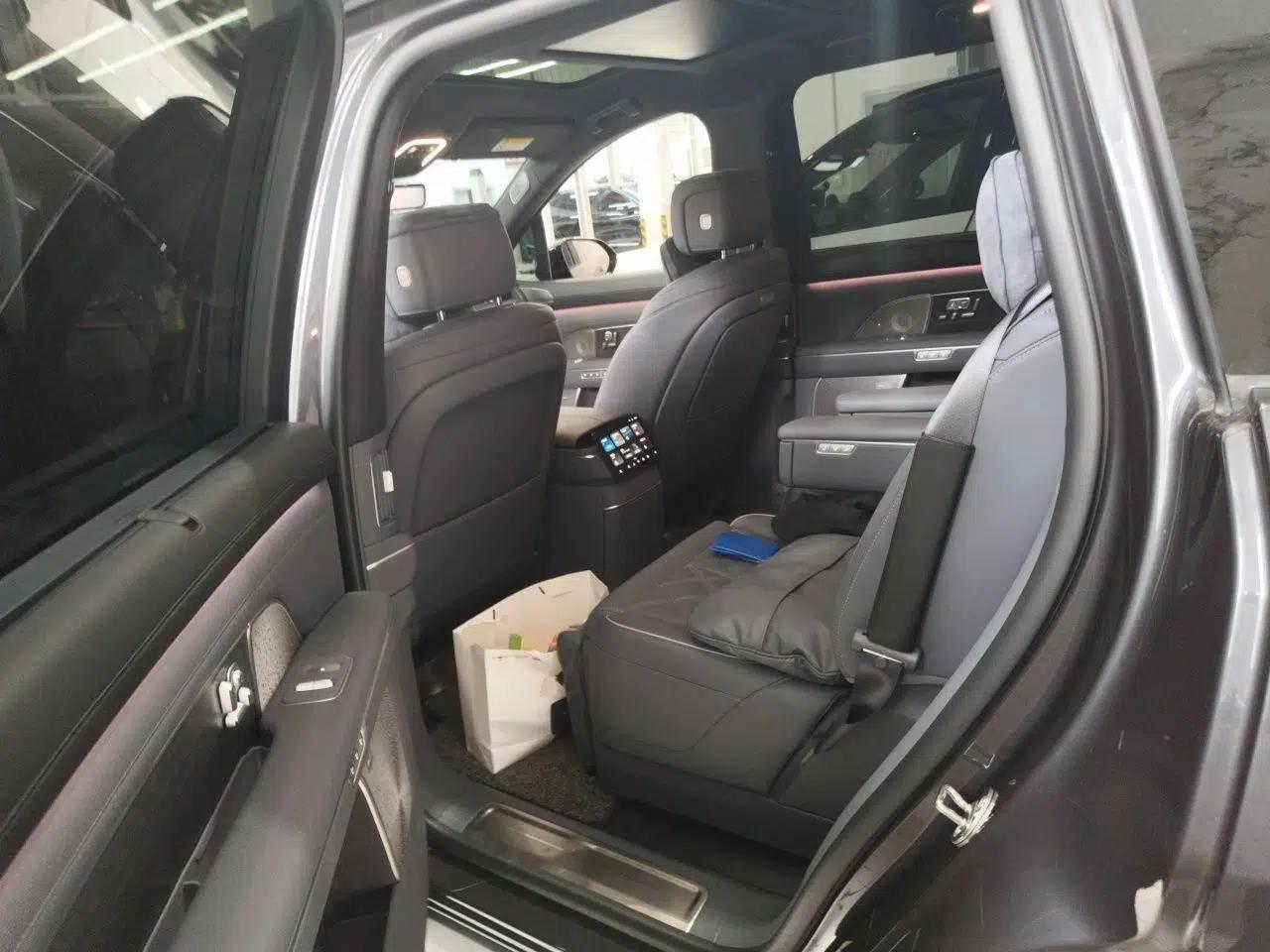 Nio ES8 2026 Model 6-seat Executive Luxury Edition — миниатюра 17