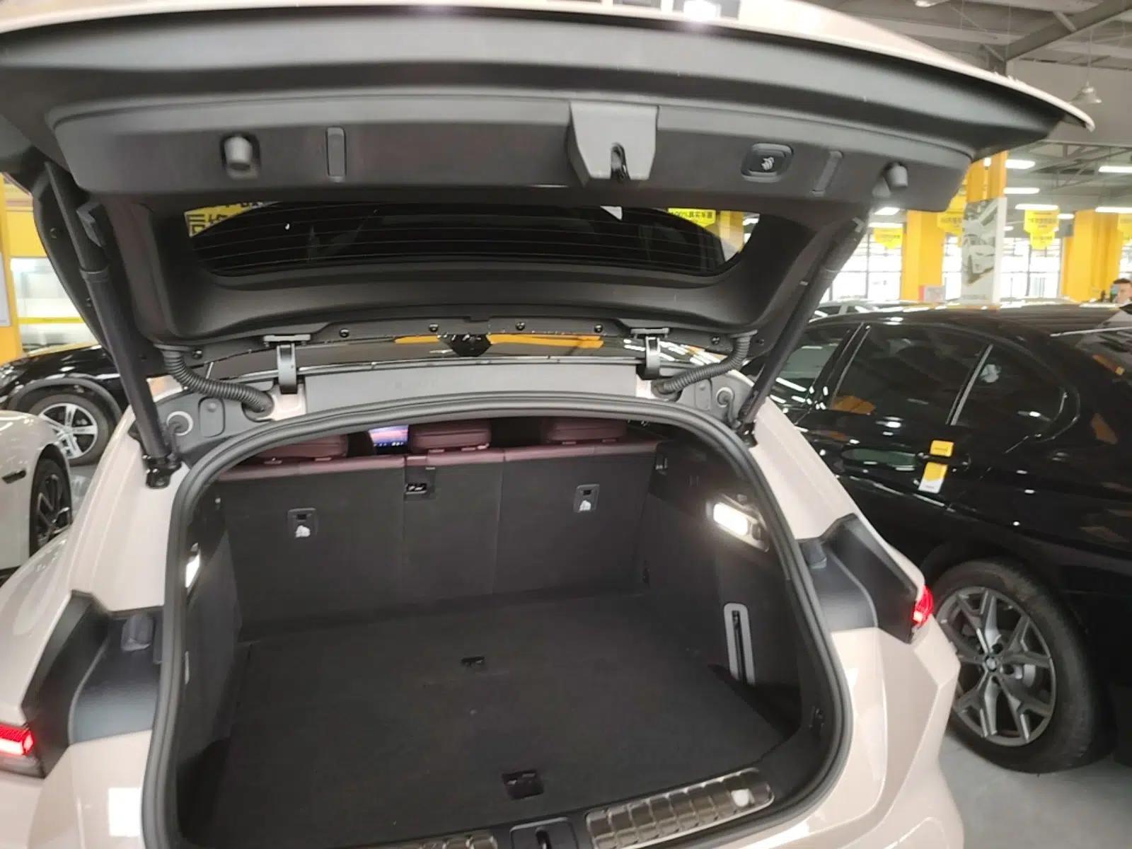 Nio ET5T 2025 75 kWh Touring — миниатюра 22