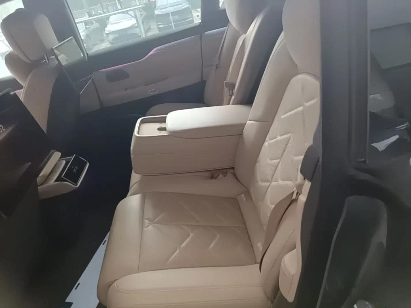Nio ET7 2024 100kWh Executive Signature Edition — миниатюра 25