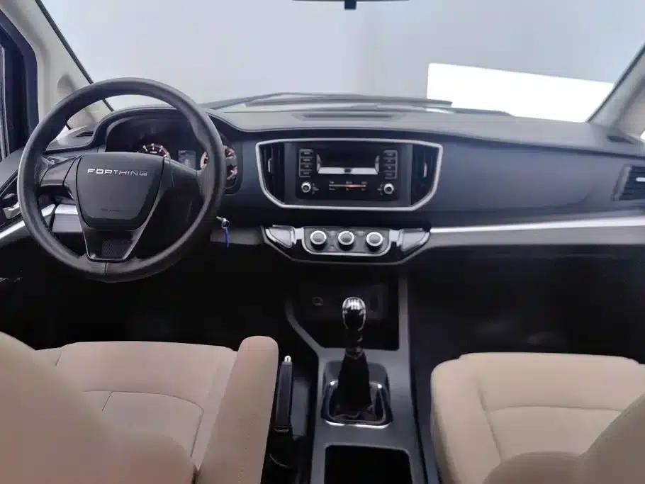 Lingzhi 2022 Facelift, Striving Edition M5L 2.0L Basic 7-Seater — миниатюра 12