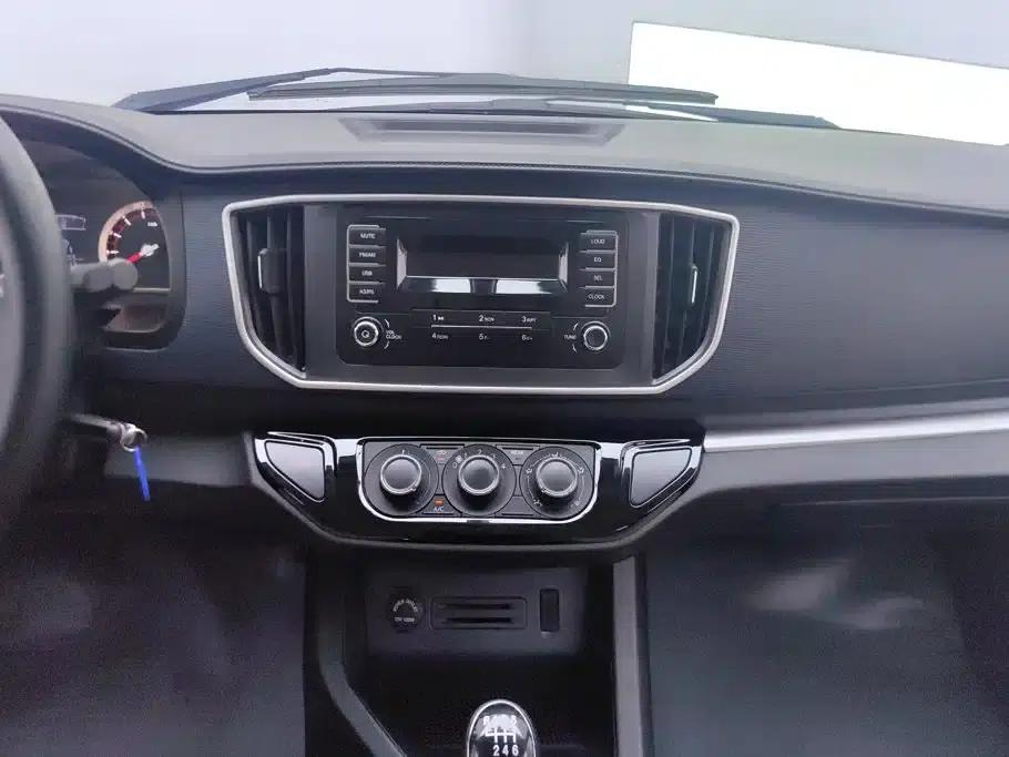 Lingzhi 2022 Facelift, Striving Edition M5L 2.0L Basic 7-Seater — миниатюра 13