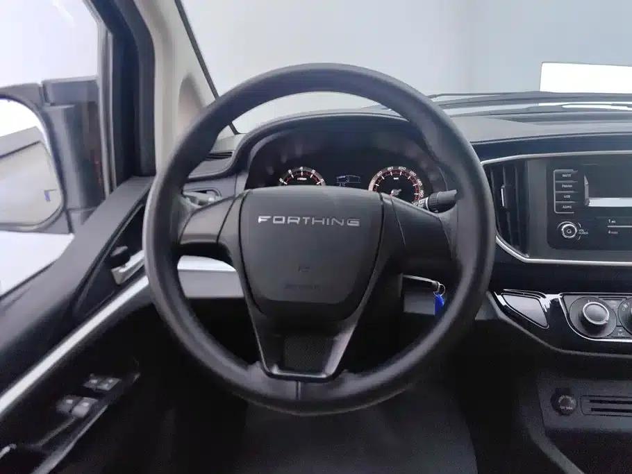Lingzhi 2022 Facelift, Striving Edition M5L 2.0L Basic 7-Seater — миниатюра 15