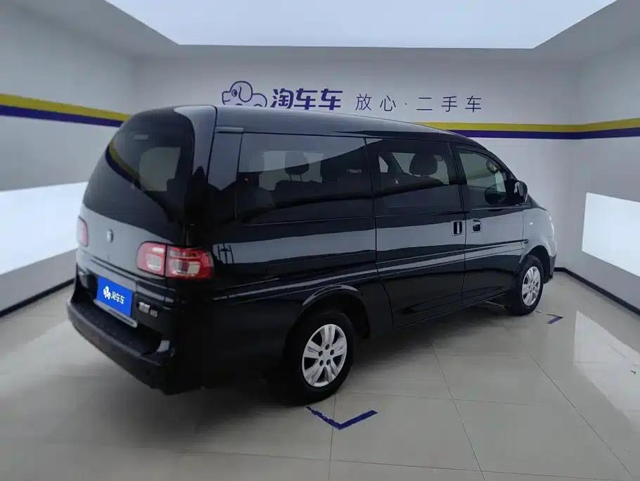 Lingzhi 2022 Facelift, Striving Edition M5L 2.0L Basic 7-Seater — миниатюра 3