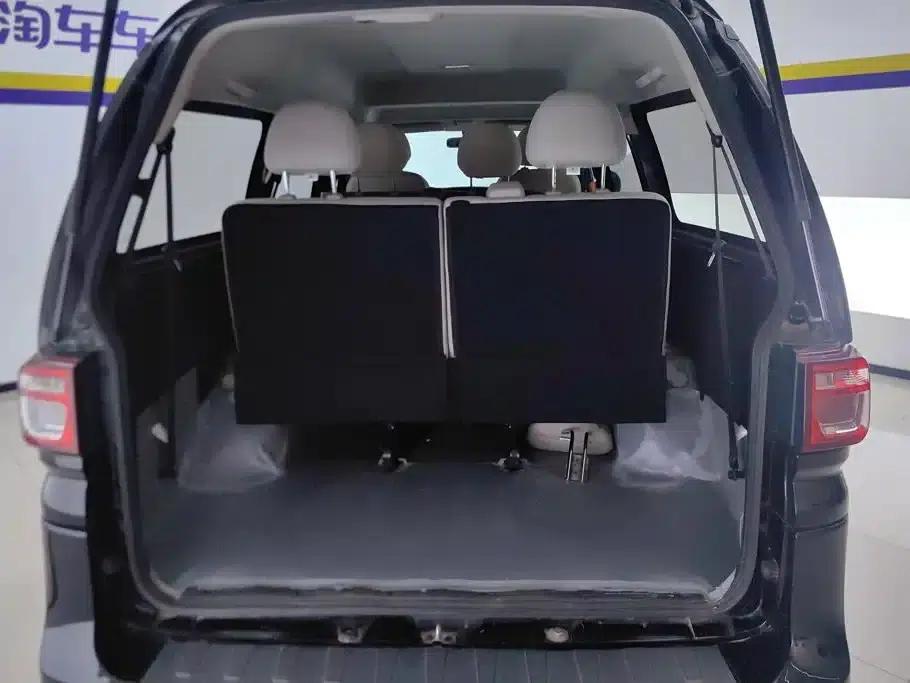 Lingzhi 2022 Facelift, Striving Edition M5L 2.0L Basic 7-Seater — миниатюра 4