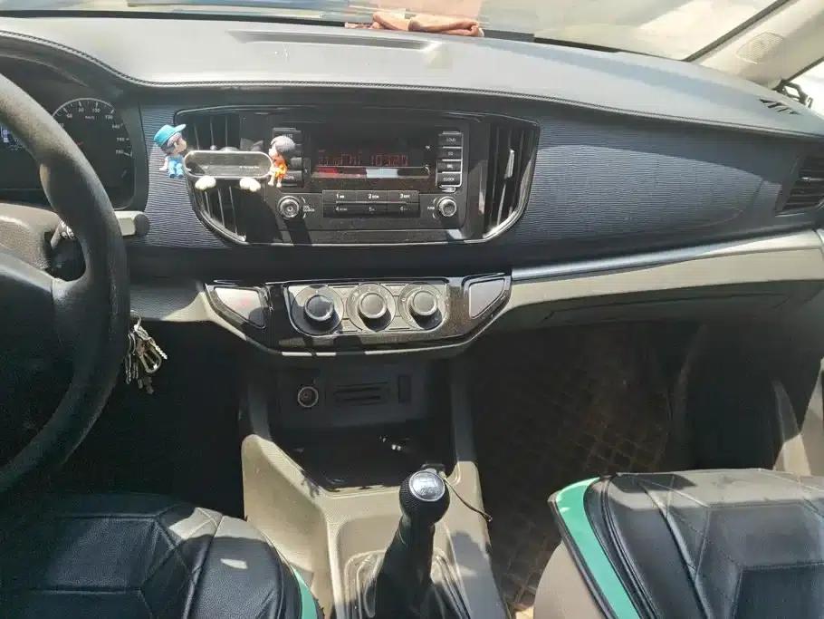 Lingzhi 2022 M5 1.6L Practical 7-Seater — миниатюра 13