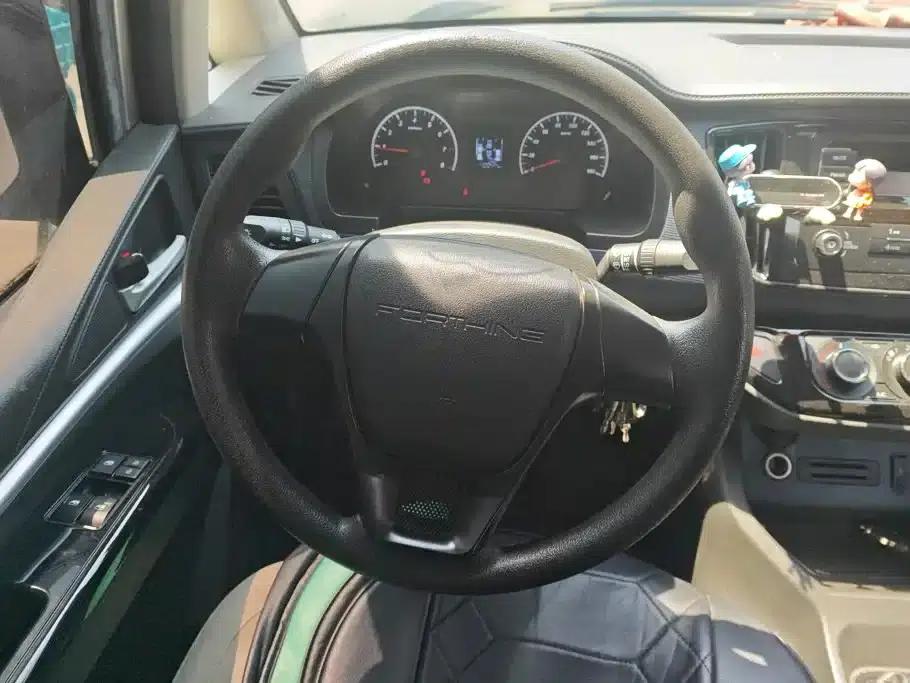 Lingzhi 2022 M5 1.6L Practical 7-Seater — миниатюра 15