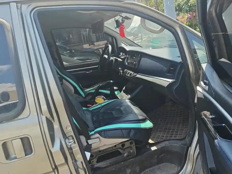 Lingzhi 2022 M5 1.6L Practical 7-Seater — миниатюра 8