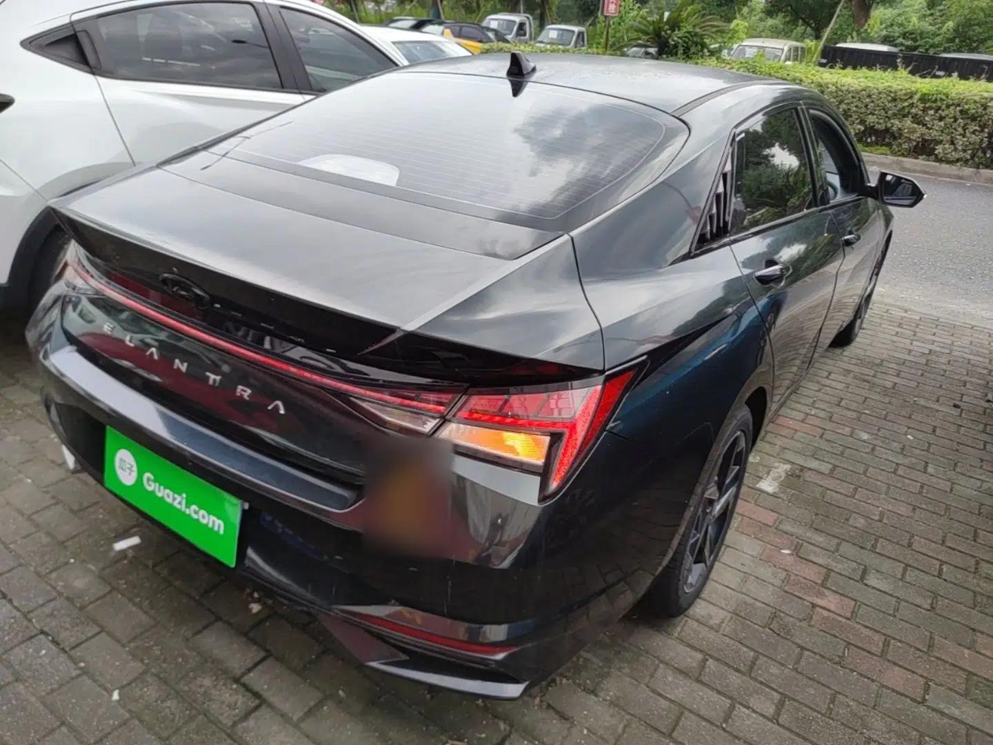 Hyundai Elantra 2021 1.5L CVT LUX Prestige Edition — миниатюра 6