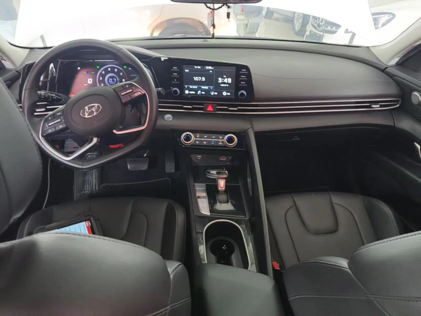 Hyundai Elantra 2021 1.5L CVT GLX Elite Edition — миниатюра 12