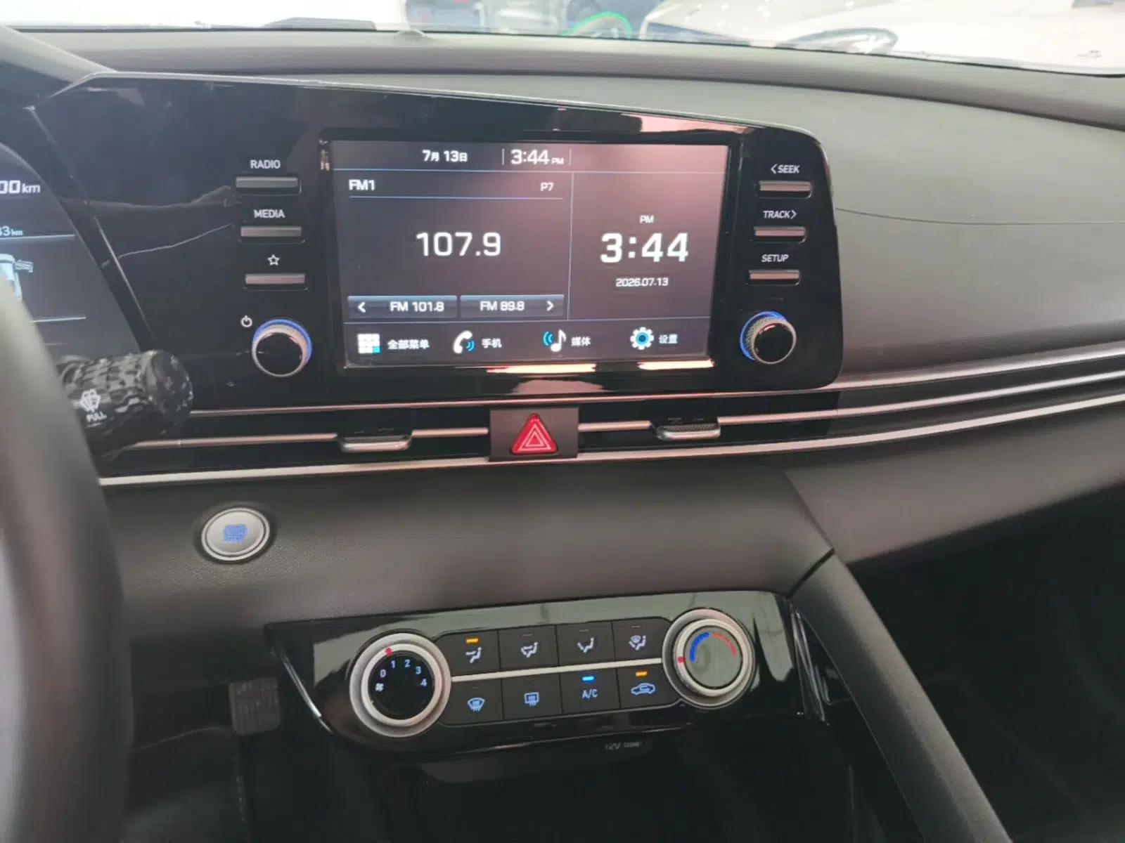 Hyundai Elantra 2021 1.5L CVT GLX Elite Edition — миниатюра 15