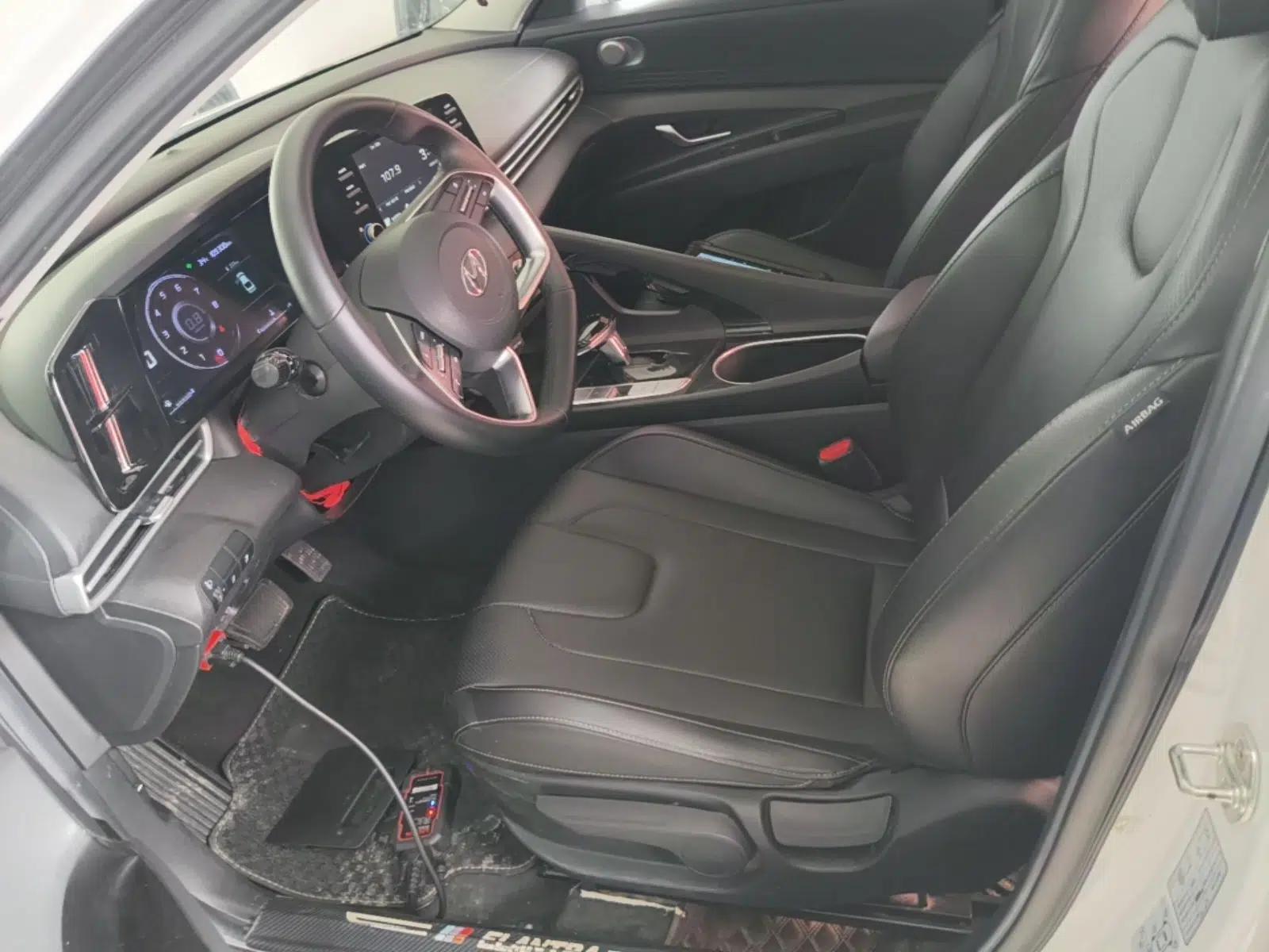 Hyundai Elantra 2021 1.5L CVT GLX Elite Edition — миниатюра 17