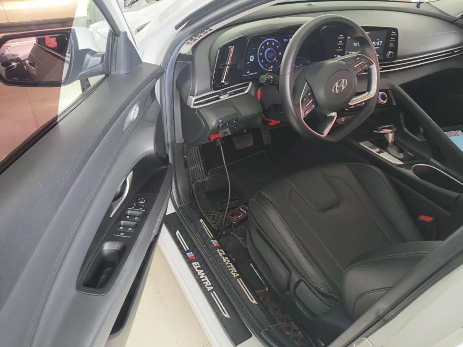 Hyundai Elantra 2021 1.5L CVT GLX Elite Edition — миниатюра 18
