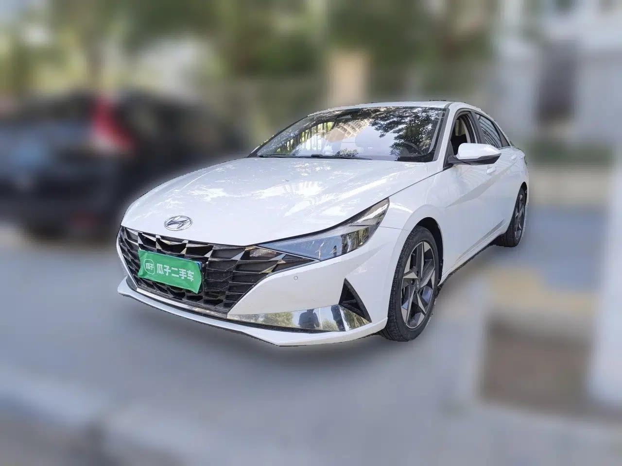Hyundai Elantra 2021 1.5L CVT LUX Prestige Edition — миниатюра 1