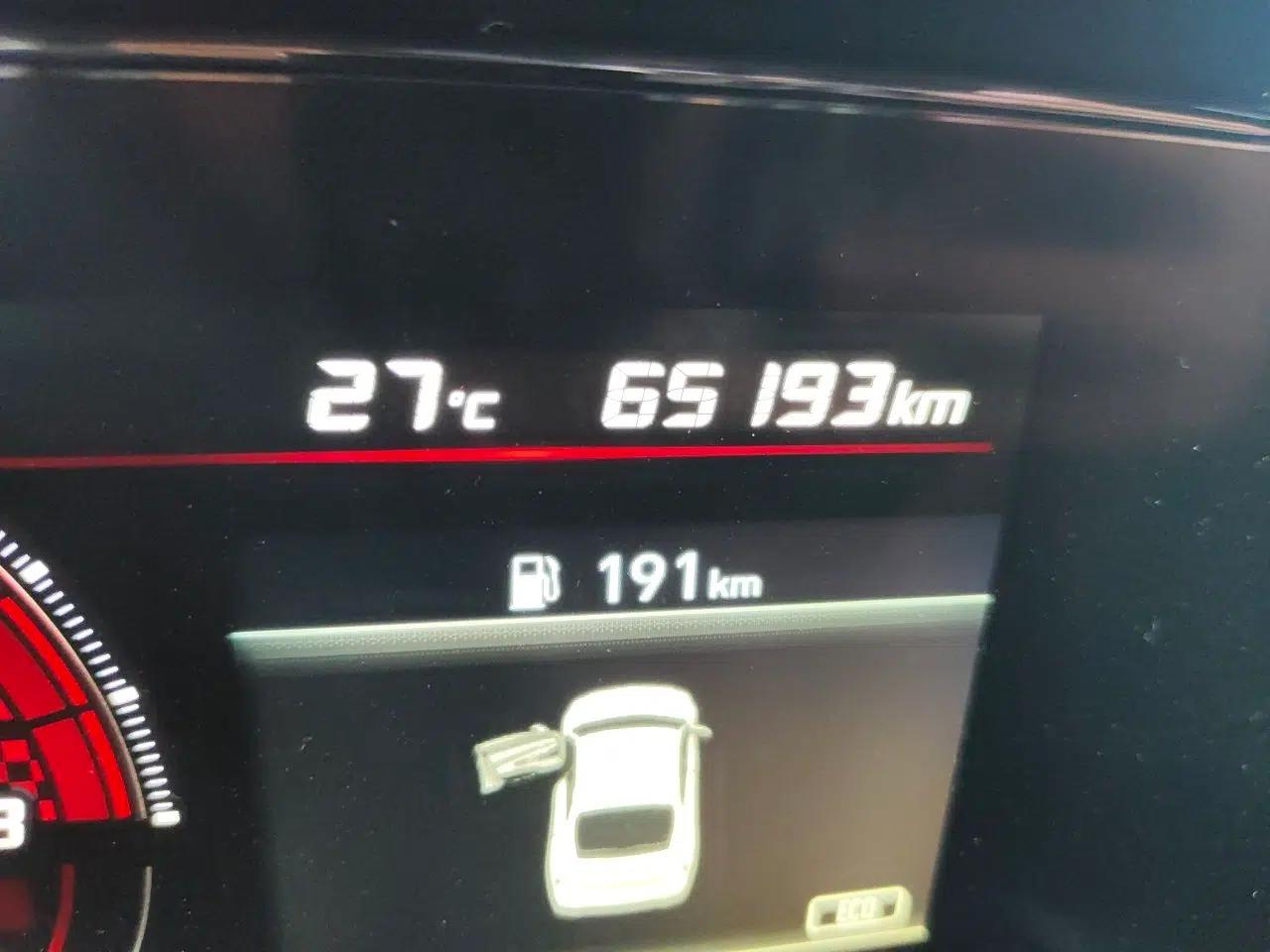 Hyundai Elantra 2021 1.5L CVT LUX Prestige Edition — миниатюра 12