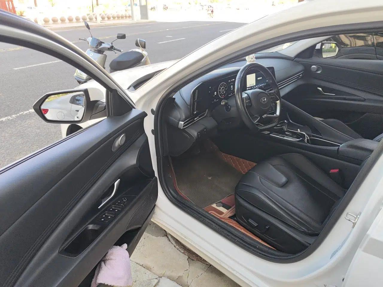 Hyundai Elantra 2021 1.5L CVT LUX Prestige Edition — миниатюра 16