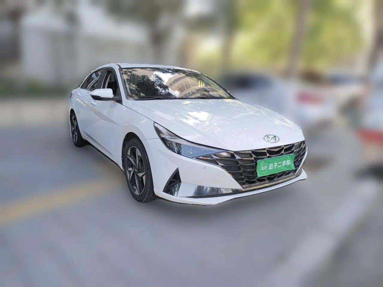 Hyundai Elantra 2021 1.5L CVT LUX Prestige Edition — миниатюра 3