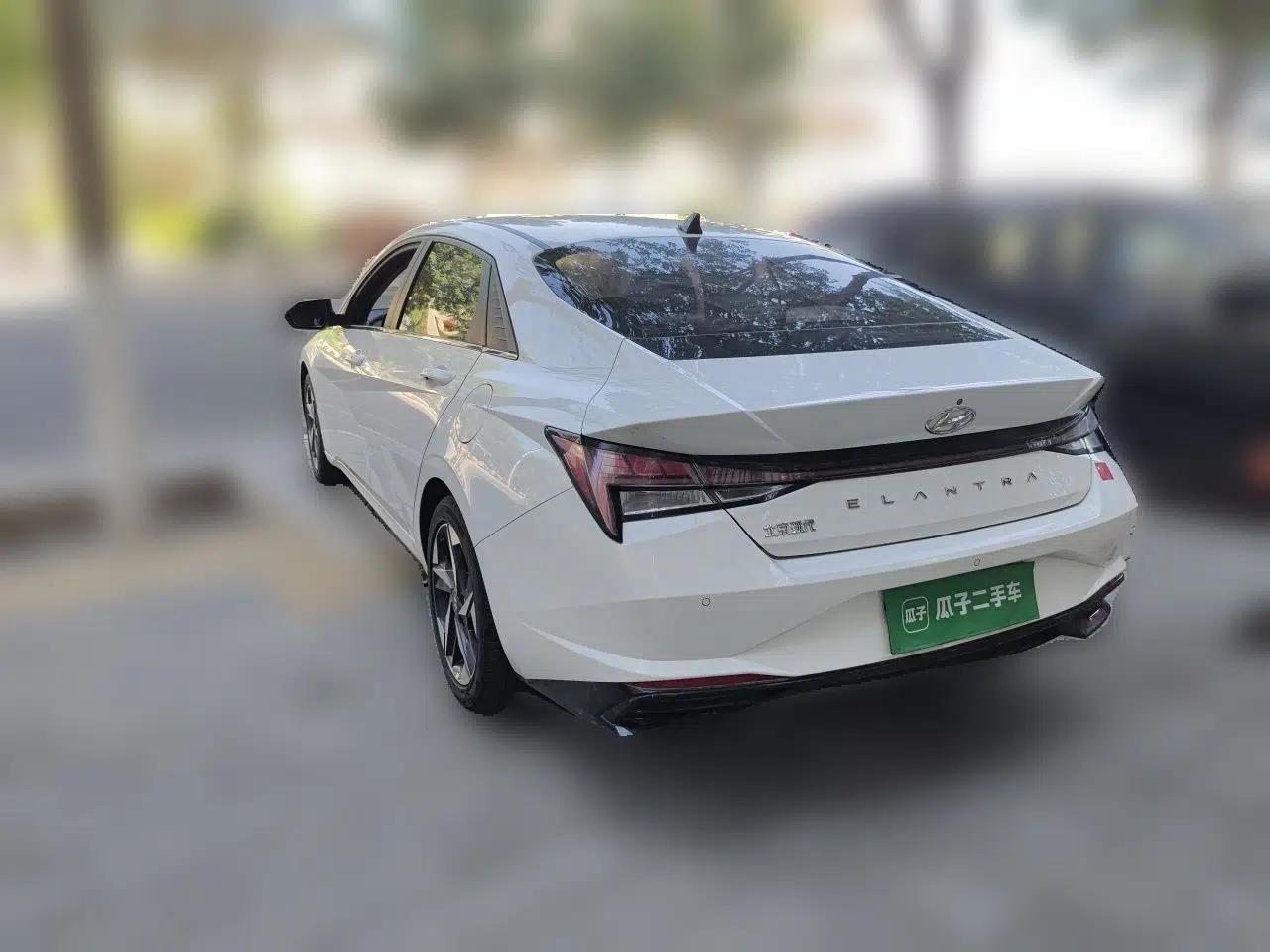 Hyundai Elantra 2021 1.5L CVT LUX Prestige Edition — миниатюра 4