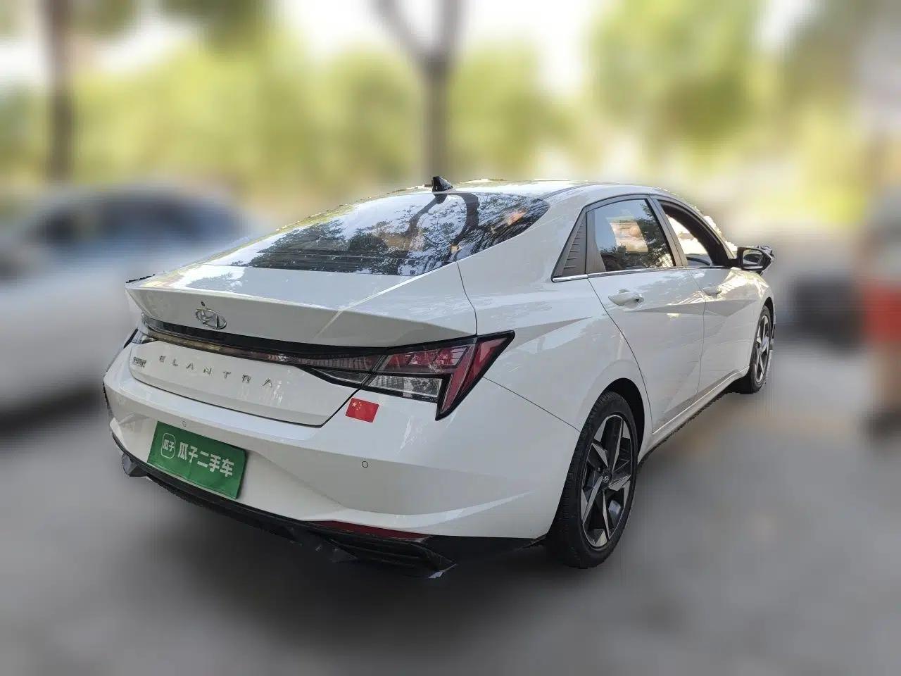 Hyundai Elantra 2021 1.5L CVT LUX Prestige Edition — миниатюра 6