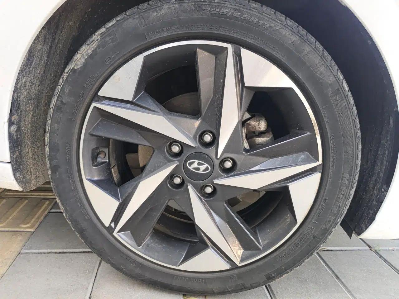 Hyundai Elantra 2021 1.5L CVT LUX Prestige Edition — миниатюра 8