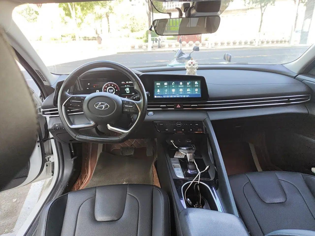 Hyundai Elantra 2021 1.5L CVT LUX Prestige Edition — миниатюра 9