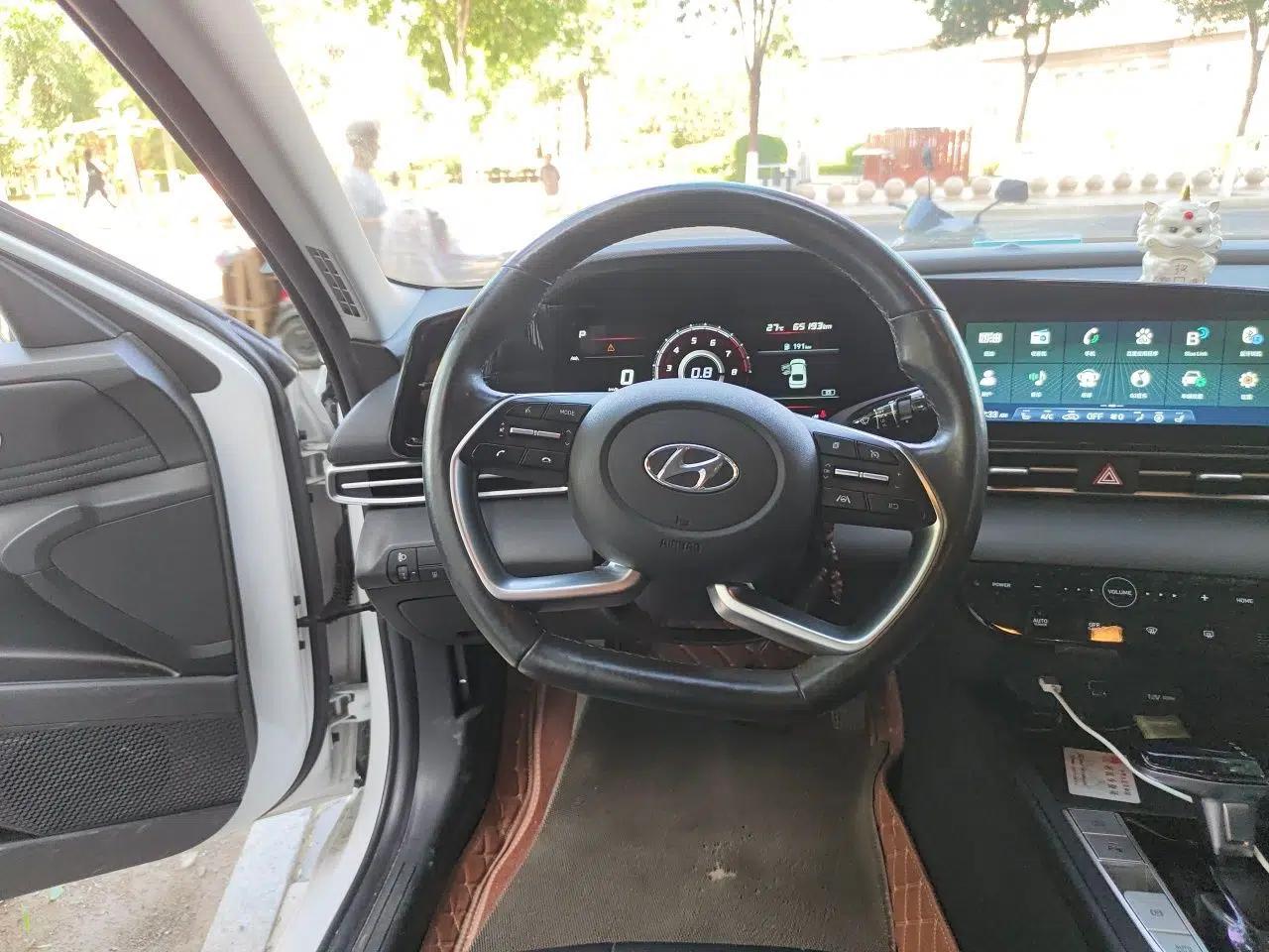 Hyundai Elantra 2021 1.5L CVT LUX Prestige Edition — миниатюра 10