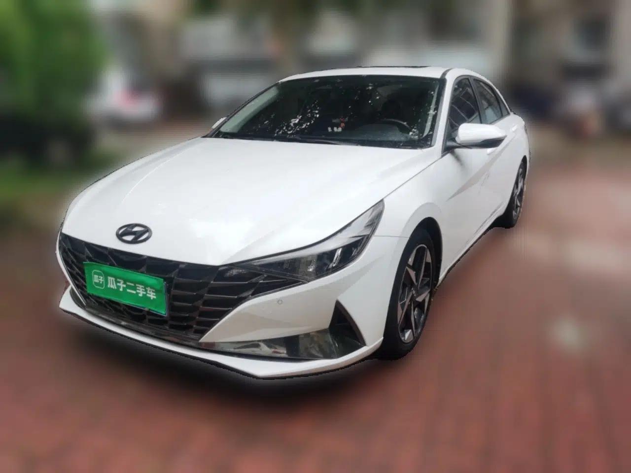 Hyundai Elantra 2021 1.5L CVT LUX Prestige Edition — миниатюра 1