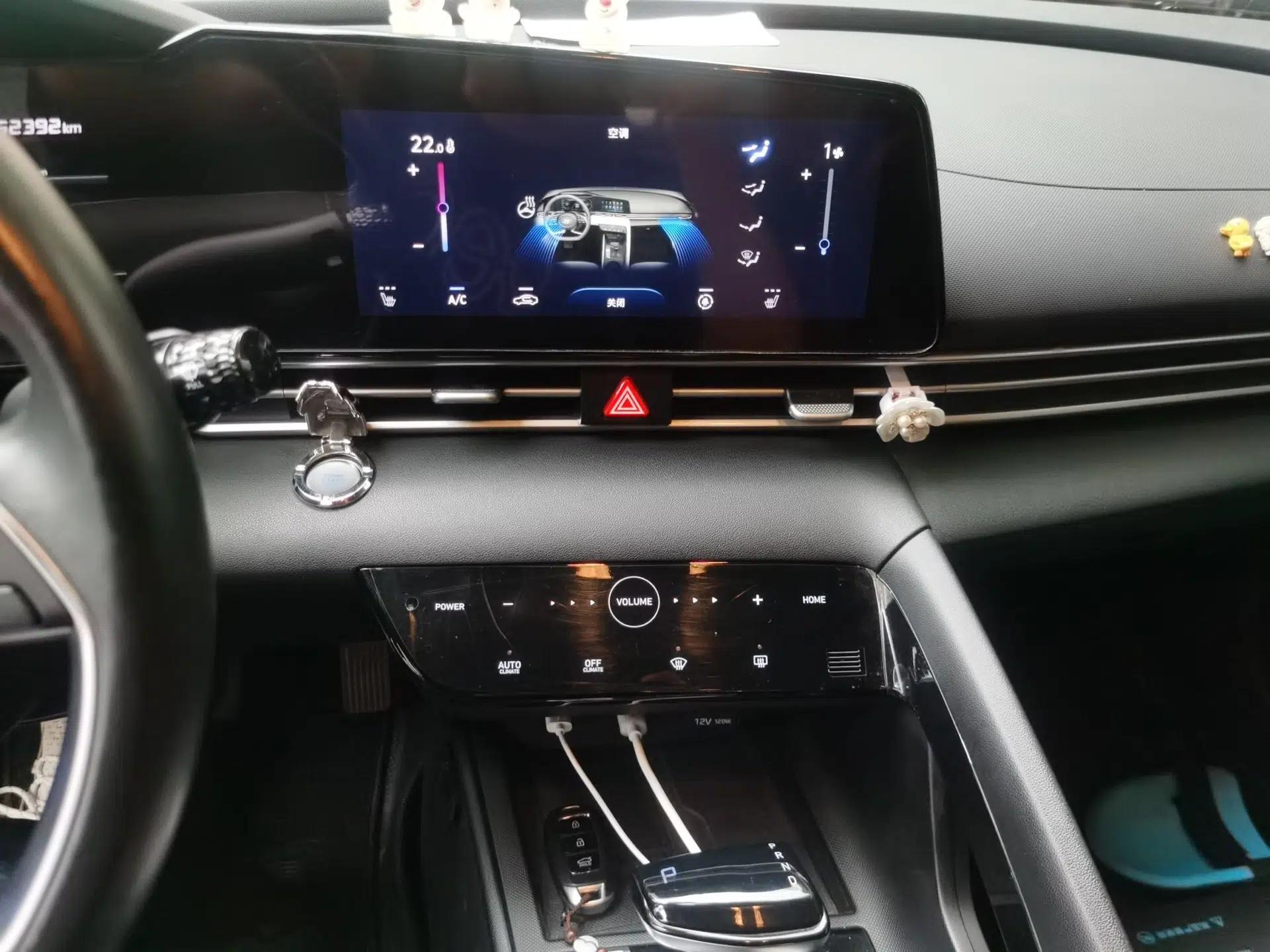 Hyundai Elantra 2021 1.5L CVT LUX Prestige Edition — миниатюра 13