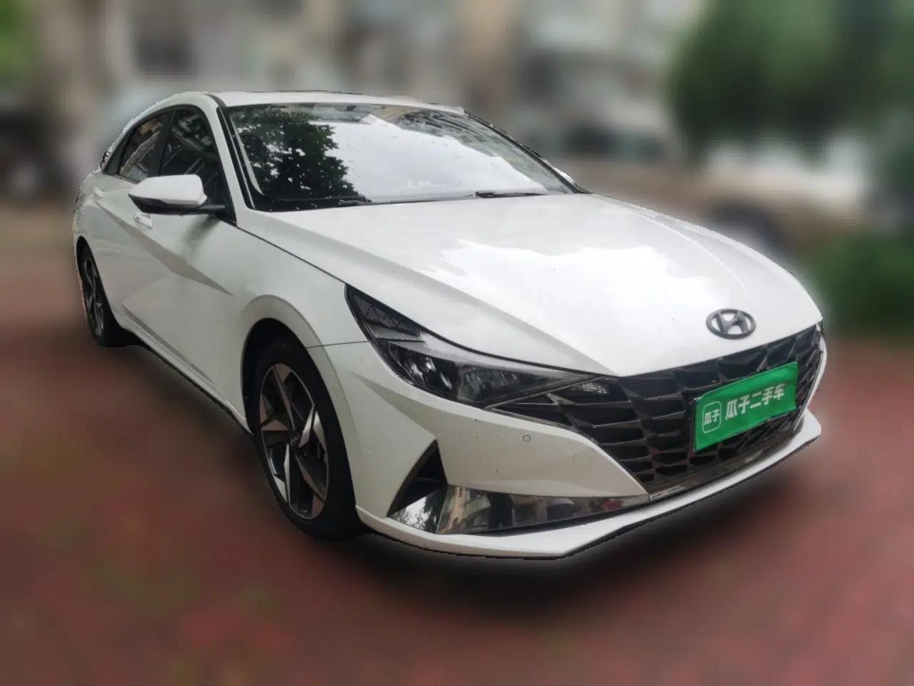 Hyundai Elantra 2021 1.5L CVT LUX Prestige Edition — миниатюра 3