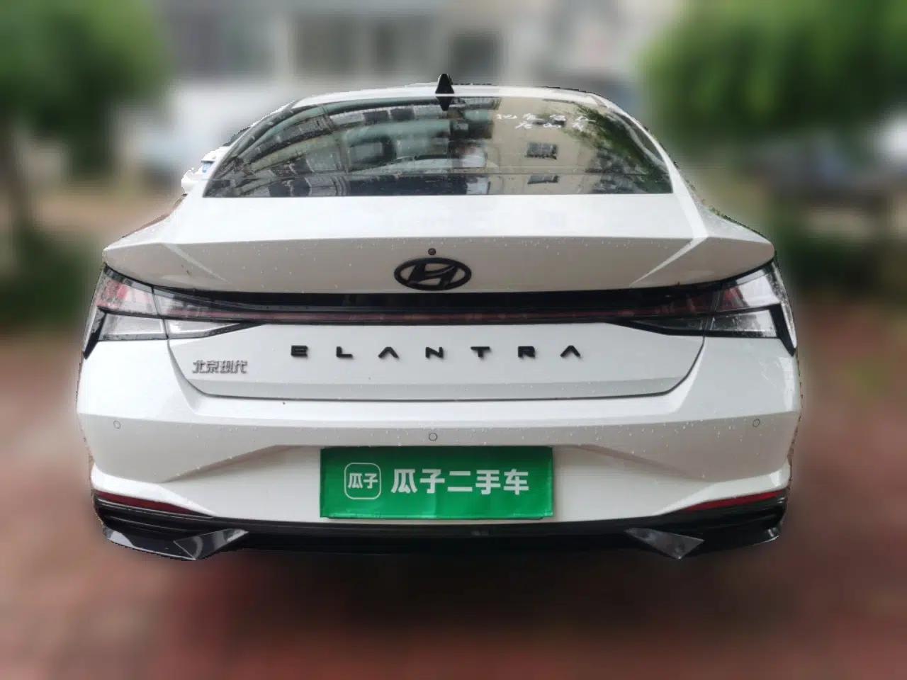 Hyundai Elantra 2021 1.5L CVT LUX Prestige Edition — миниатюра 5