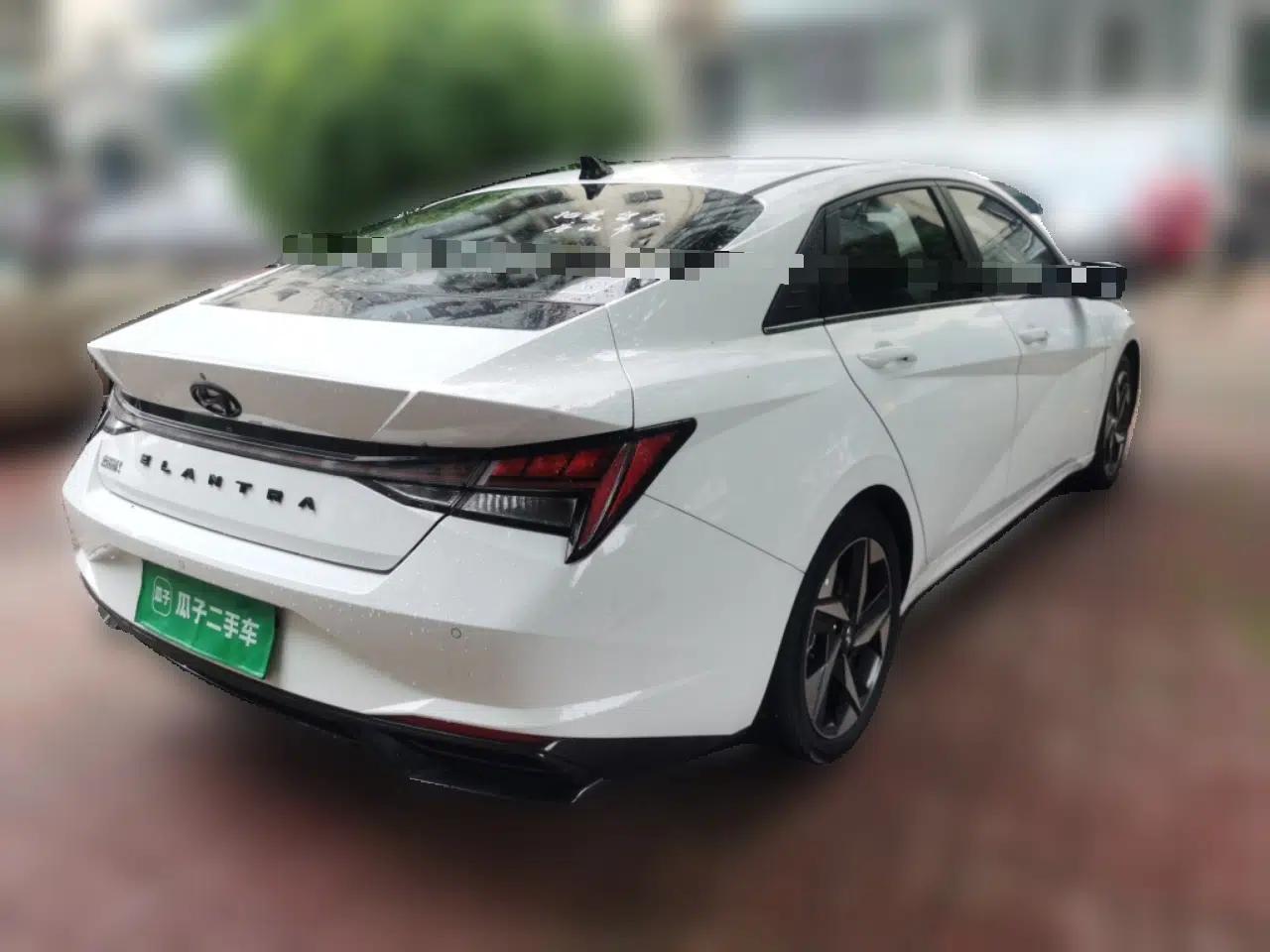 Hyundai Elantra 2021 1.5L CVT LUX Prestige Edition — миниатюра 6