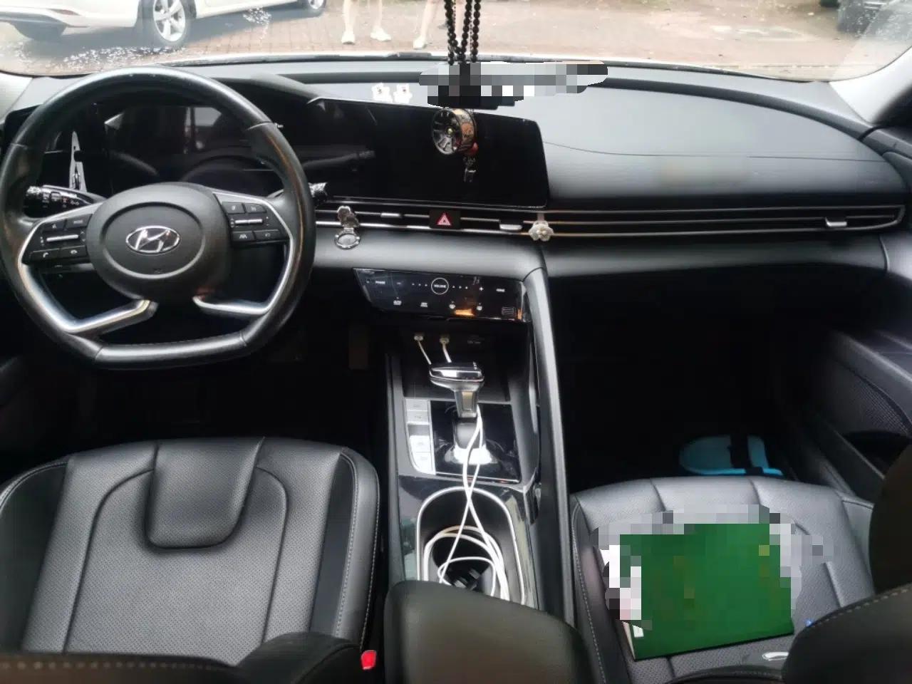 Hyundai Elantra 2021 1.5L CVT LUX Prestige Edition — миниатюра 9
