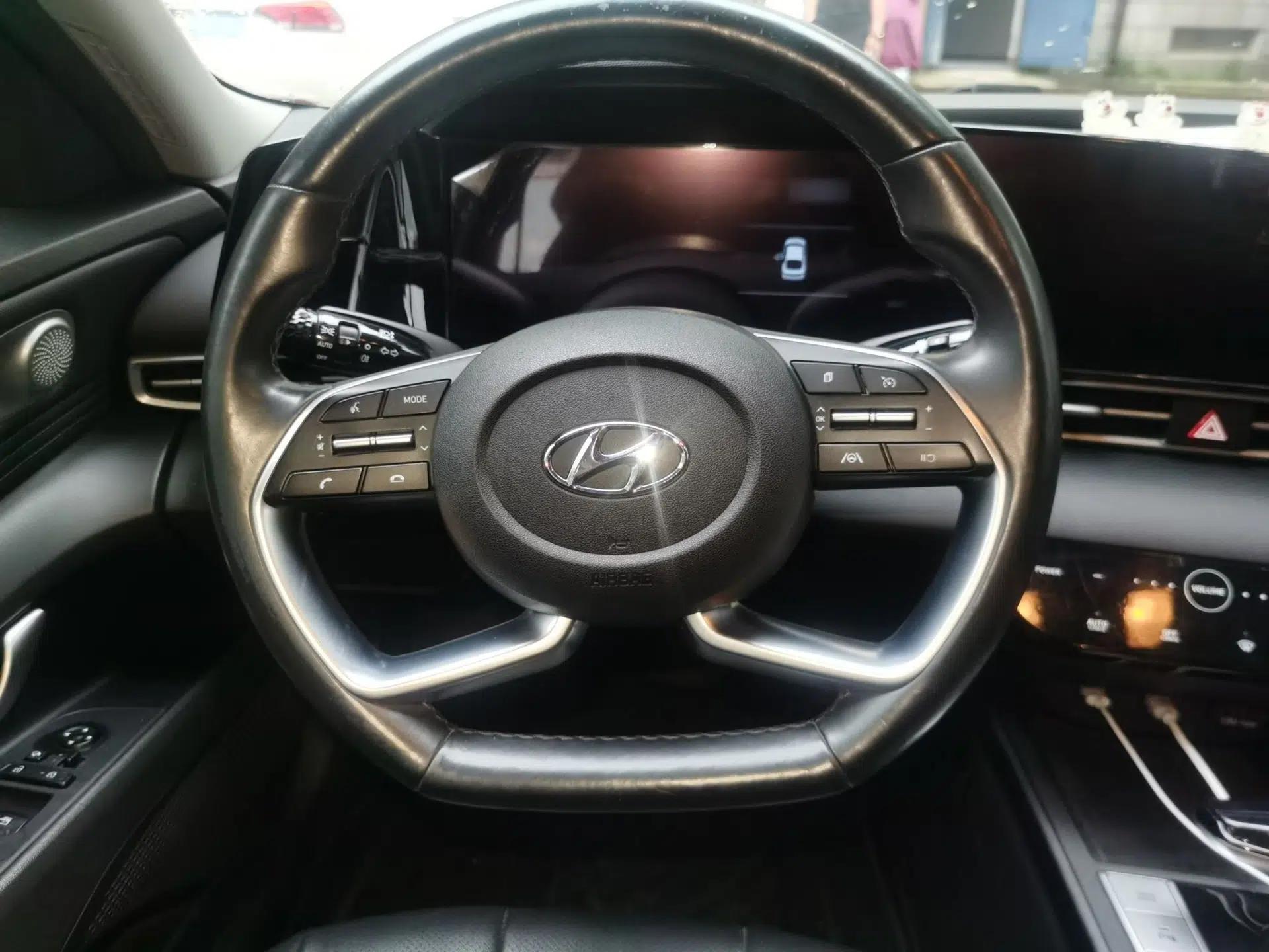 Hyundai Elantra 2021 1.5L CVT LUX Prestige Edition — миниатюра 10