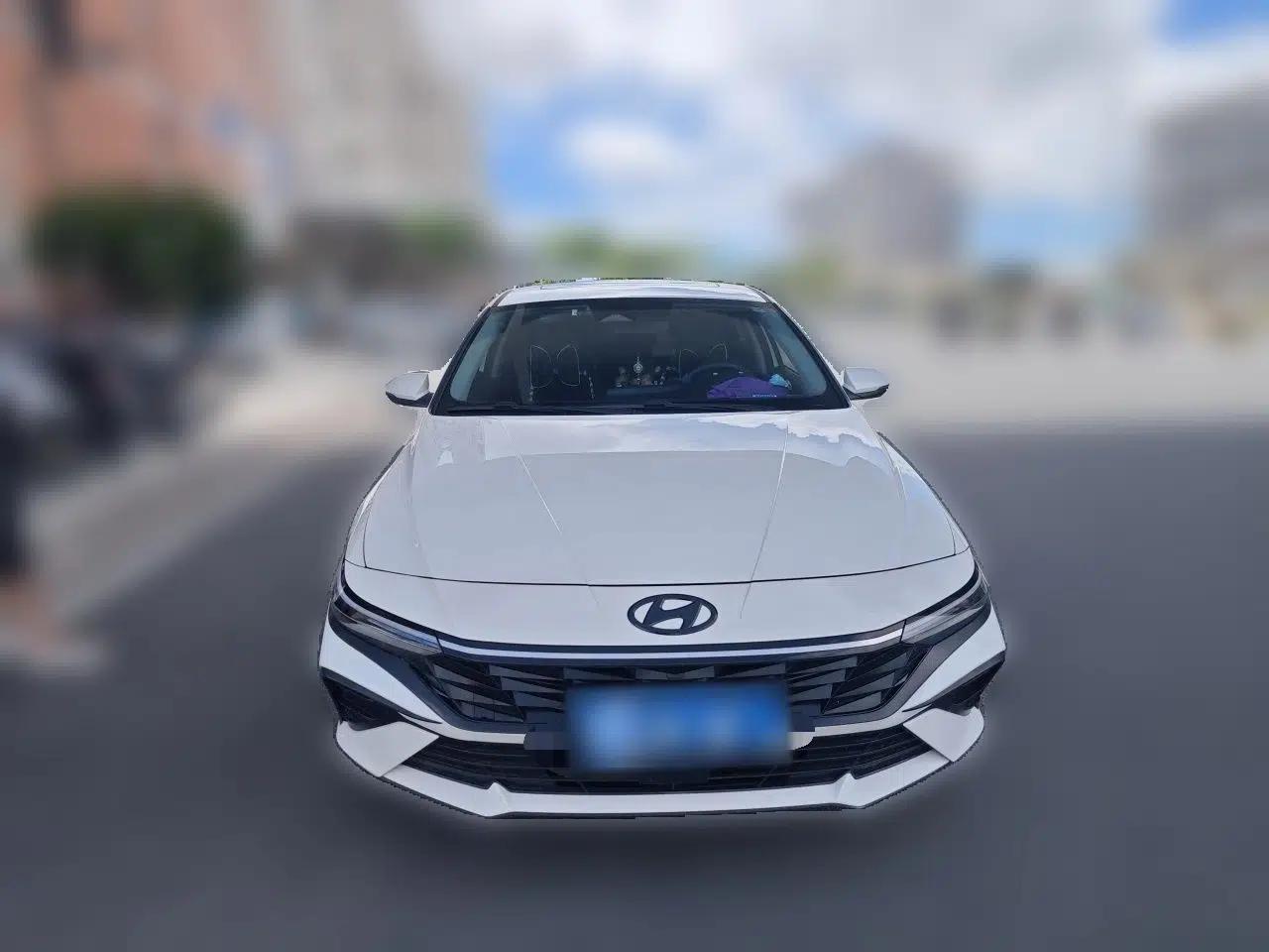 Hyundai Elantra 2023 1.5L CVT LUX Prestige Edition — миниатюра 2