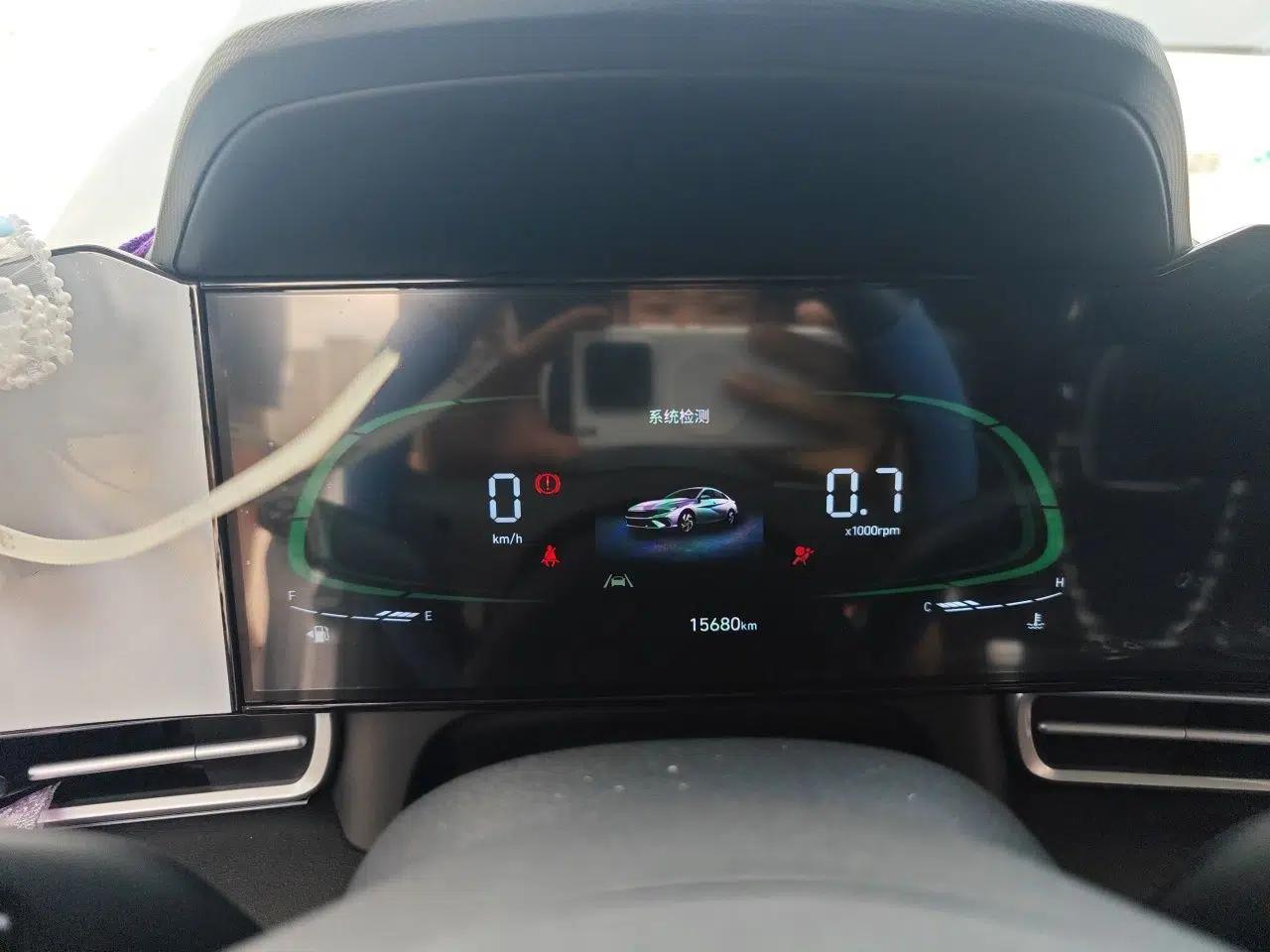 Hyundai Elantra 2023 1.5L CVT LUX Prestige Edition — миниатюра 11