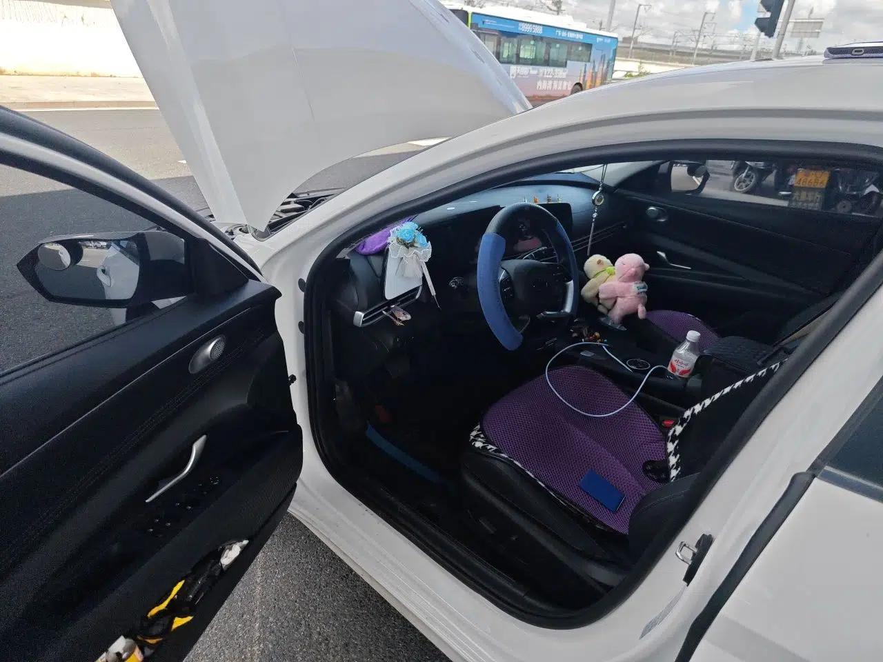 Hyundai Elantra 2023 1.5L CVT LUX Prestige Edition — миниатюра 16