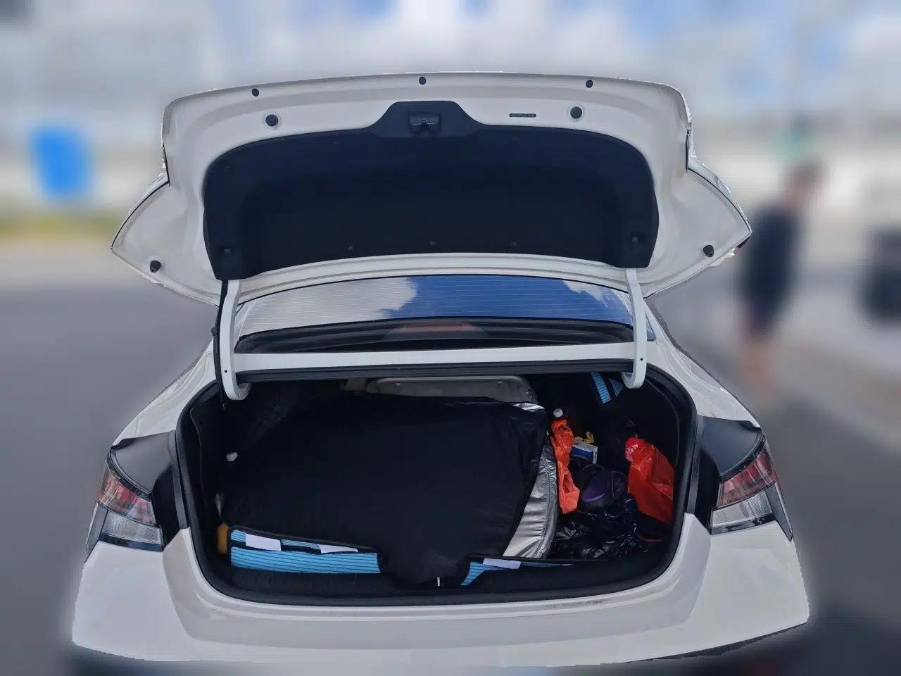 Hyundai Elantra 2023 1.5L CVT LUX Prestige Edition — миниатюра 19