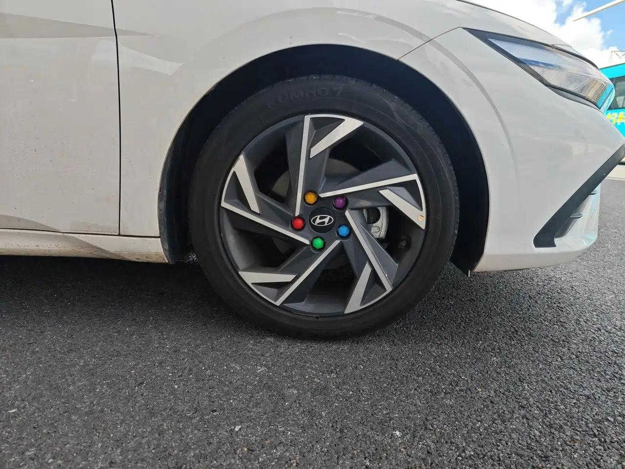 Hyundai Elantra 2023 1.5L CVT LUX Prestige Edition — миниатюра 8