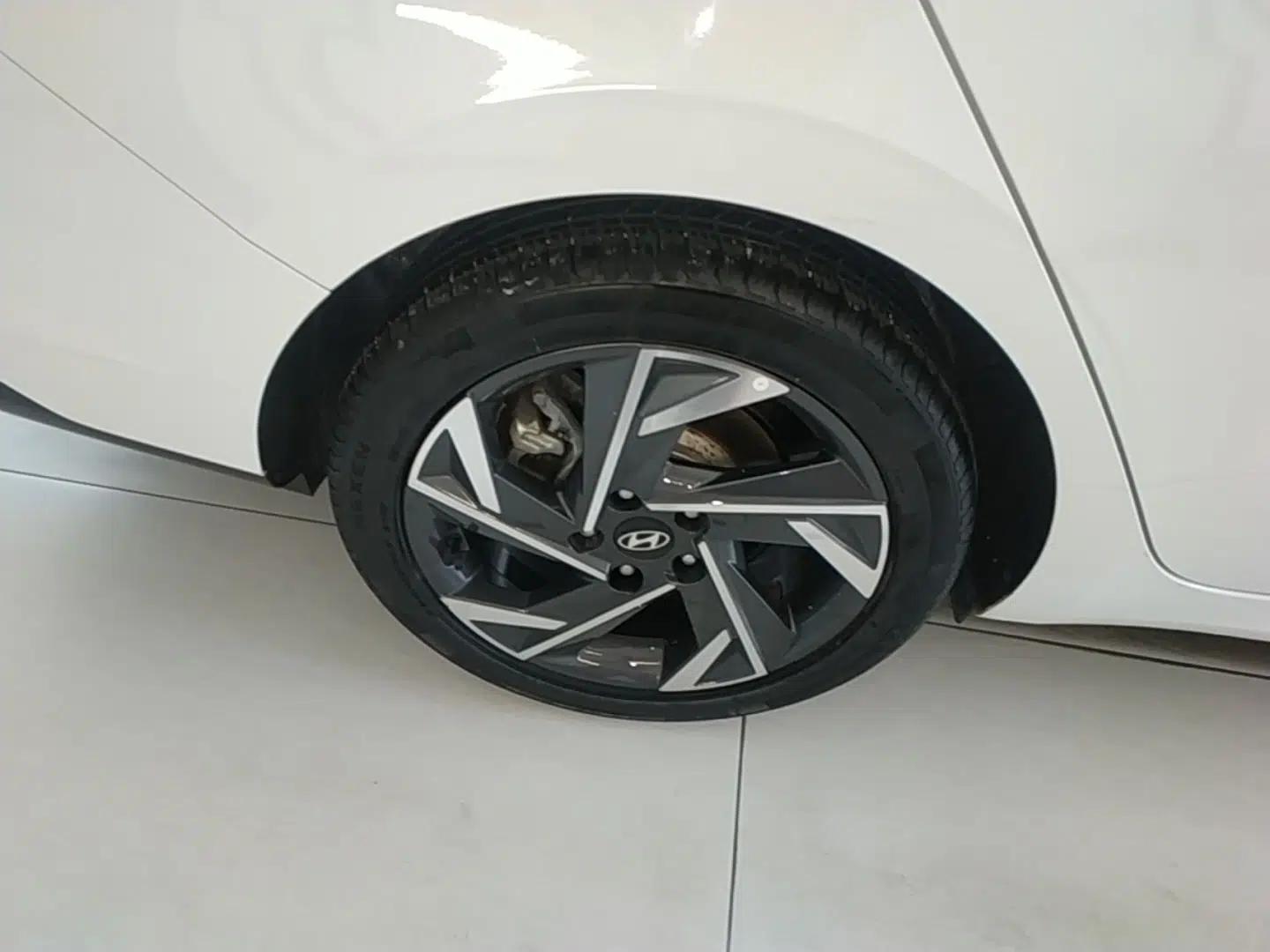 Hyundai Elantra 2023 1.5L CVT GLX Elite Edition — миниатюра 11