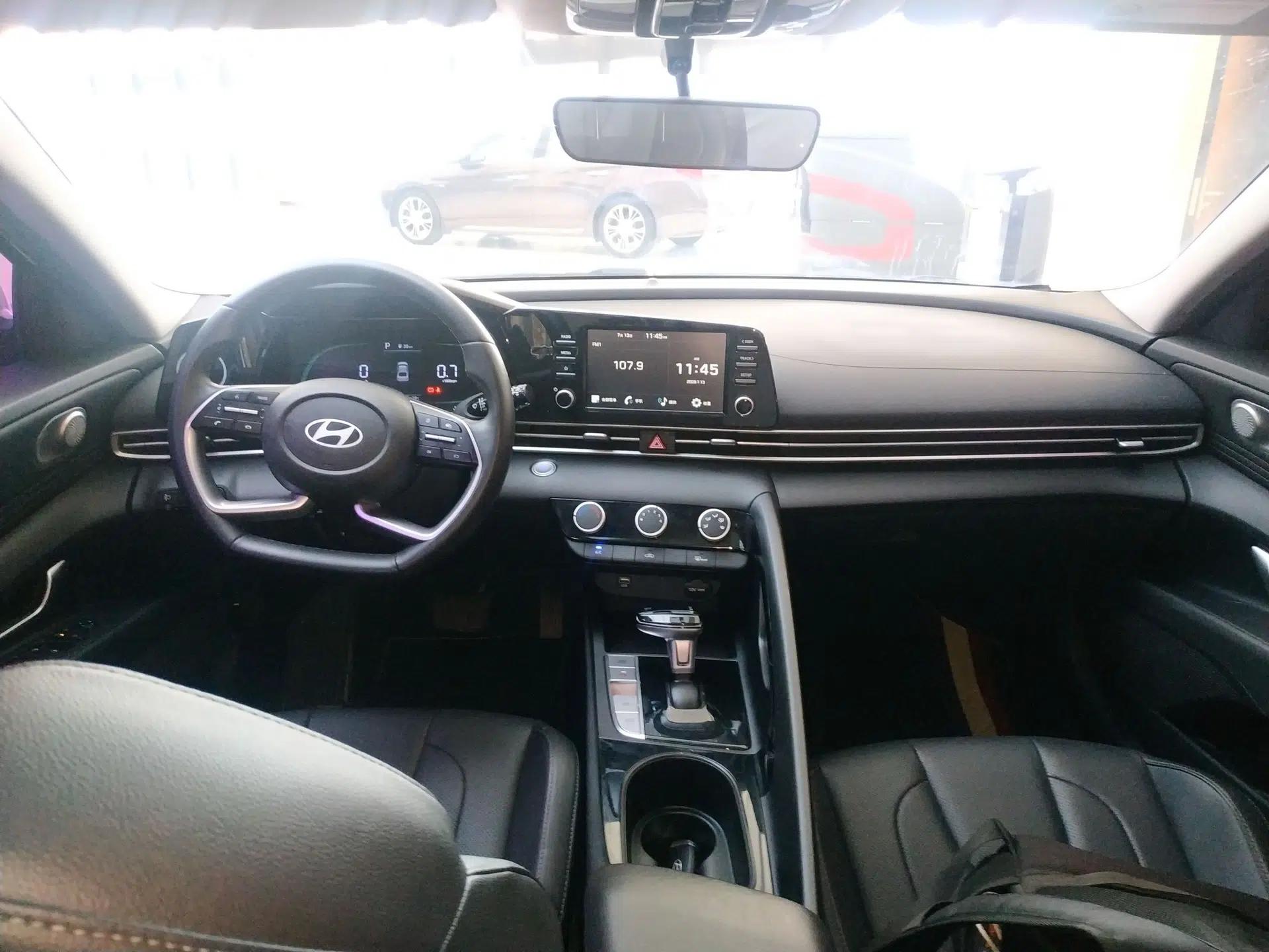 Hyundai Elantra 2023 1.5L CVT GLX Elite Edition — миниатюра 12