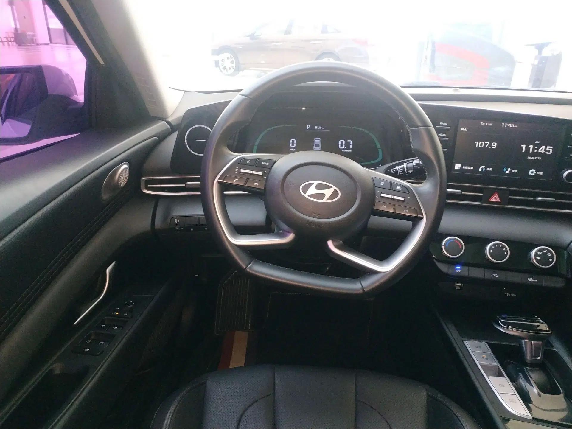 Hyundai Elantra 2023 1.5L CVT GLX Elite Edition — миниатюра 13