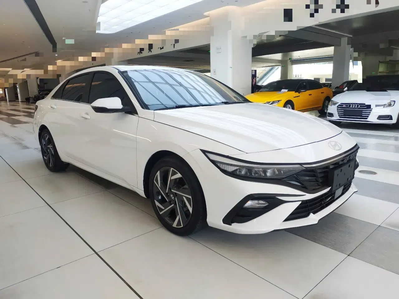 Hyundai Elantra 2023 1.5L CVT GLX Elite Edition — миниатюра 3