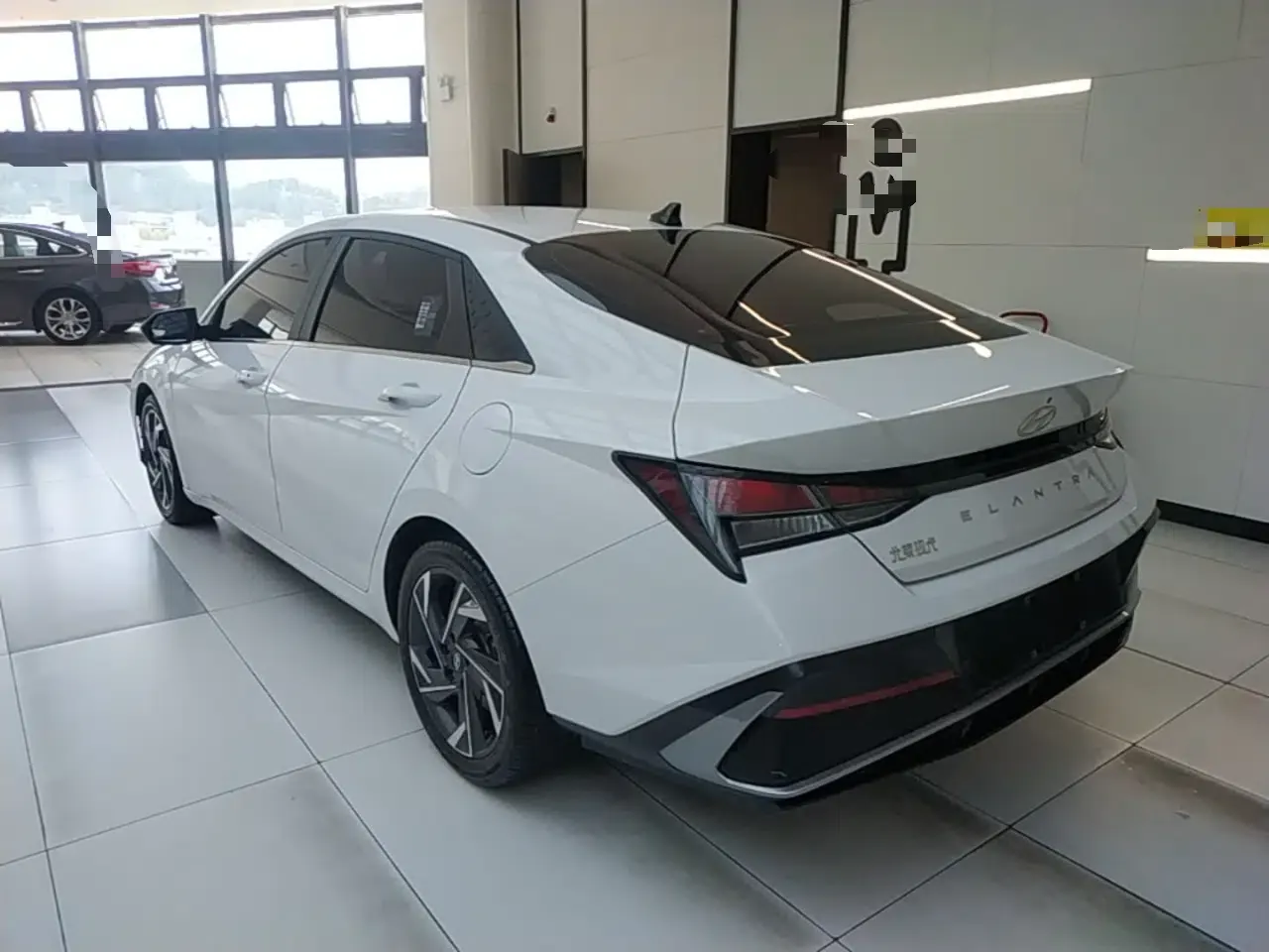 Hyundai Elantra 2023 1.5L CVT GLX Elite Edition — миниатюра 4