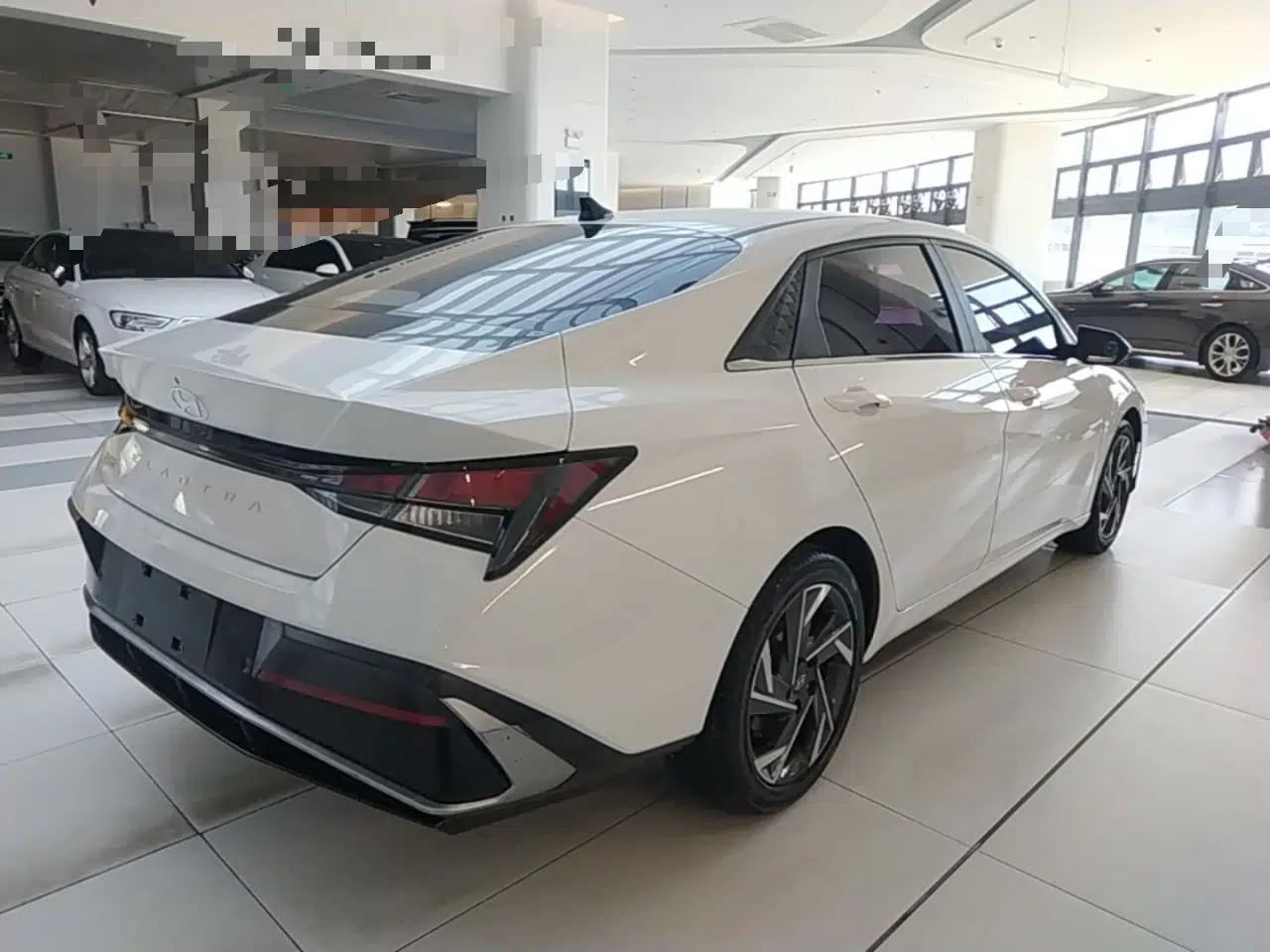 Hyundai Elantra 2023 1.5L CVT GLX Elite Edition — миниатюра 6