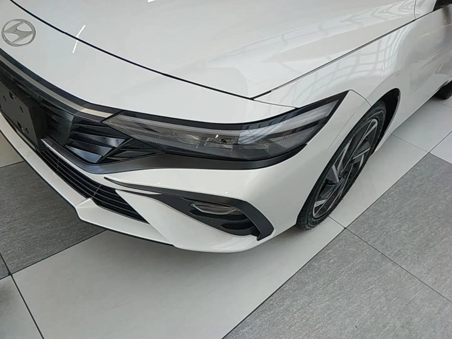 Hyundai Elantra 2023 1.5L CVT GLX Elite Edition — миниатюра 8