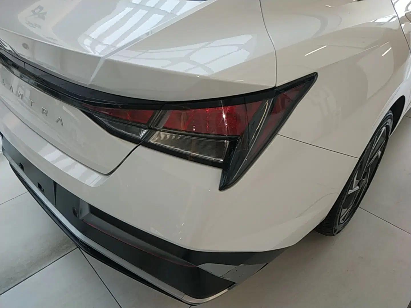 Hyundai Elantra 2023 1.5L CVT GLX Elite Edition — миниатюра 9