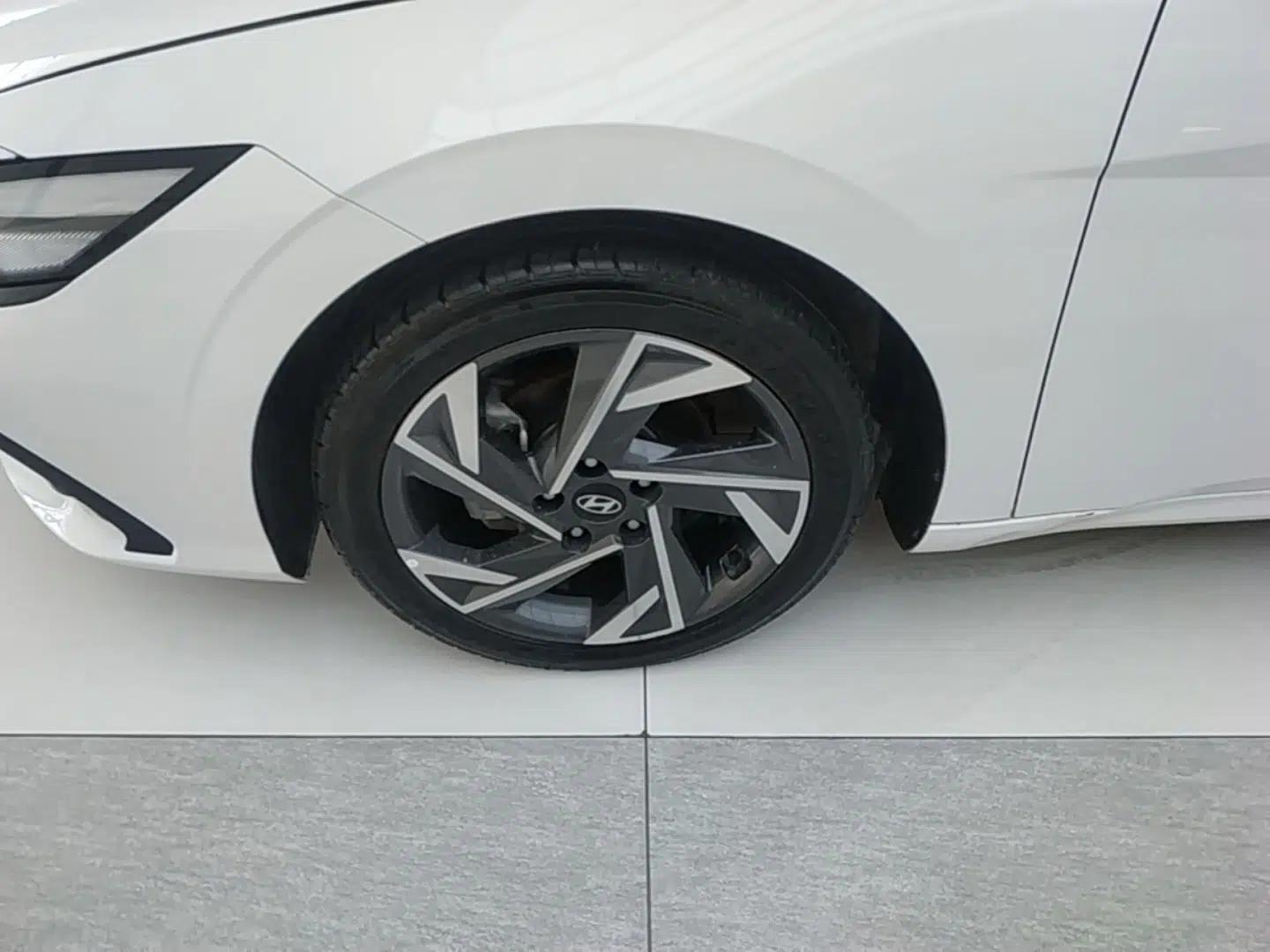 Hyundai Elantra 2023 1.5L CVT GLX Elite Edition — миниатюра 10