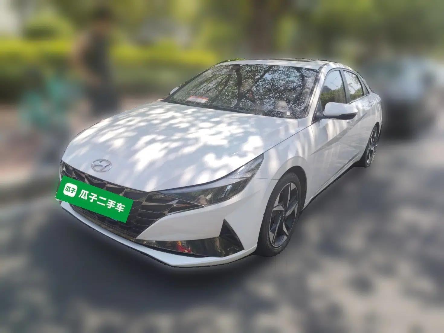 Hyundai Elantra 2022 1.5L CVT LUX Prestige Edition — миниатюра 1