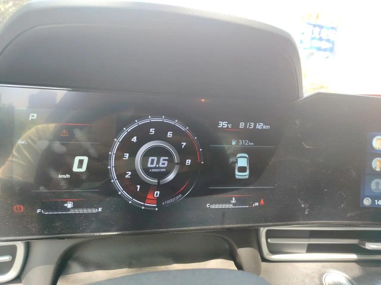 Hyundai Elantra 2022 1.5L CVT LUX Prestige Edition — миниатюра 12
